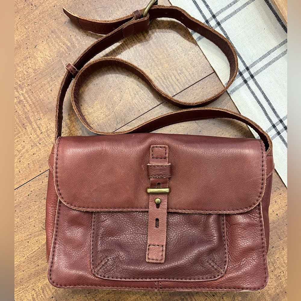 Classic Brown Leather Crossbody Bag - Timeless Women's Shoulder Purse